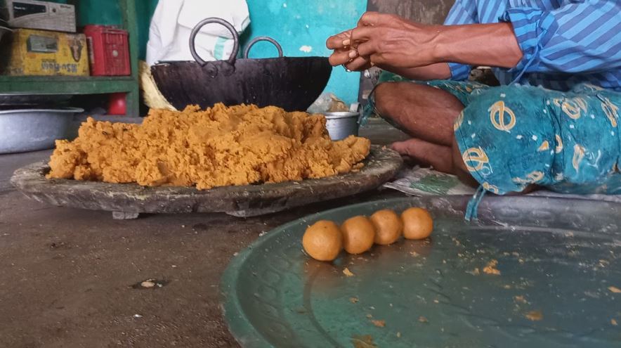 জিআই ট্যাগ চাইছেন মেচা ব্যবসায়ী থেকে কারিগররা