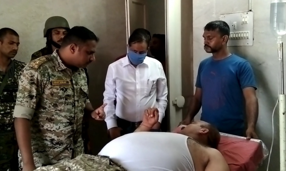 SP collector reached to meet injured jawan