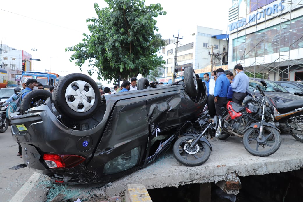 Car suddenly overturns from first floor when buying in showroom in hyderabad