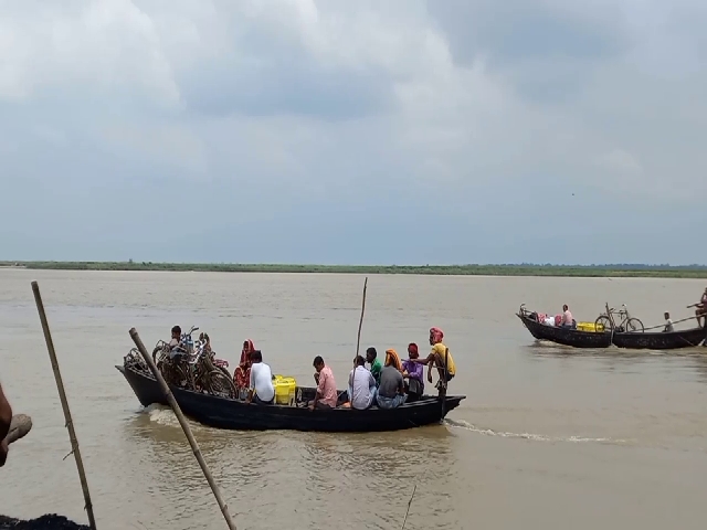 mla-anant-ojha-met-with-ganga-erosion-affected-people-in-sahibganj