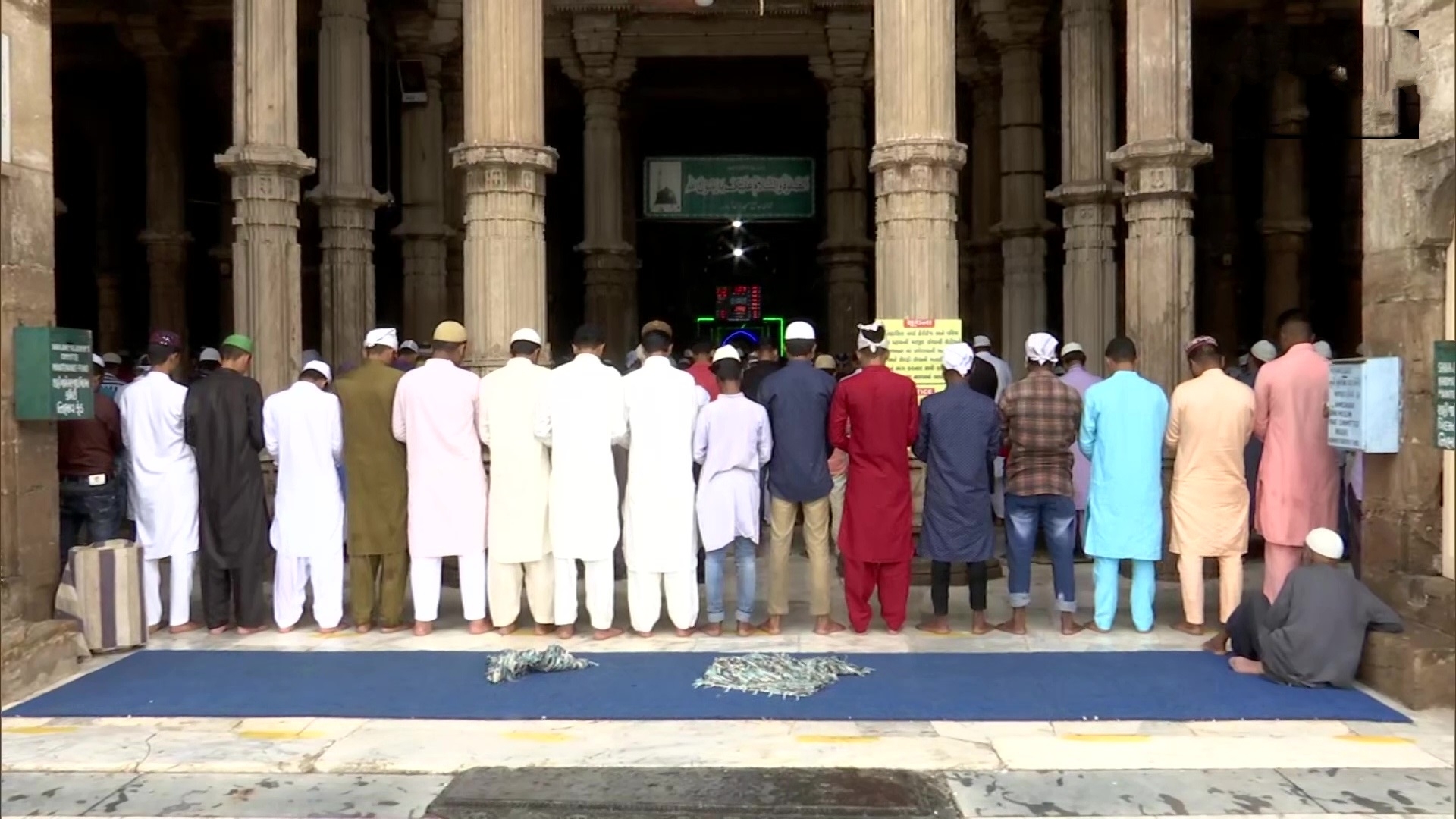 Gujarat | Devotees offer namaz at Jama Masjid, Ahmedabad