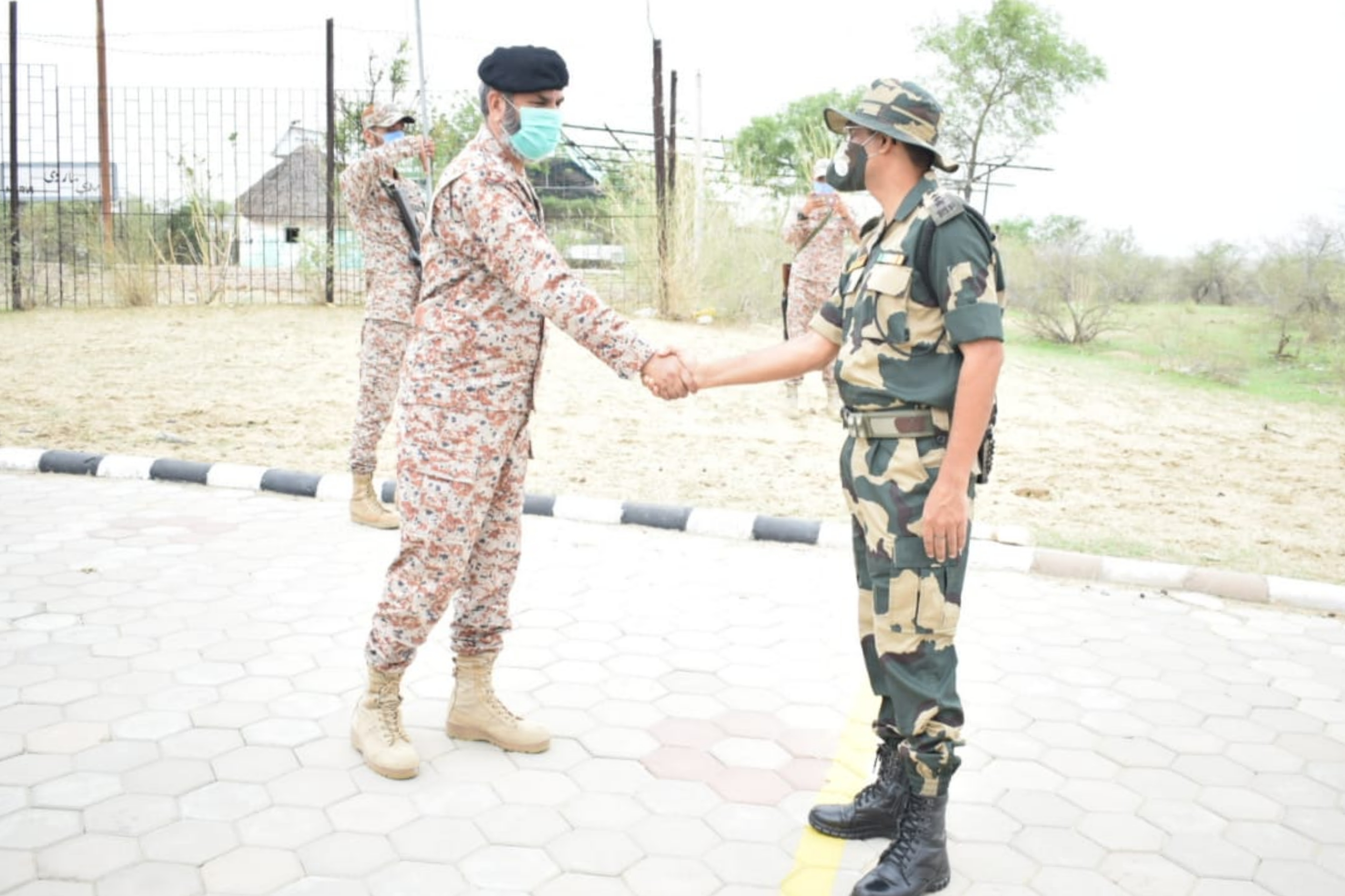 BSF offers sweets to Pakistani Rangers on occasion of Eid