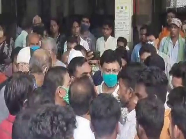 family ruckus in private hospital of dhanbad