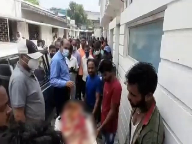 family ruckus in private hospital of dhanbad