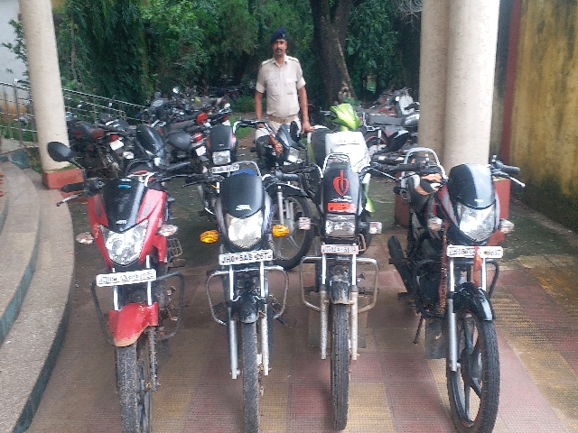 Vehicle seller gang arrested in jamshedpur