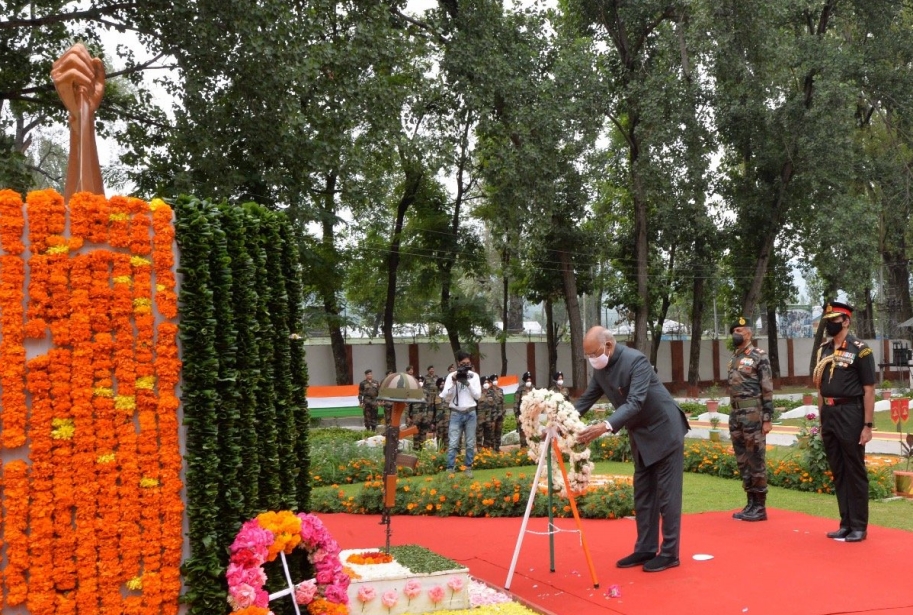 President Kovind laid a wreath at the Dagger War Memorial, Baramulla