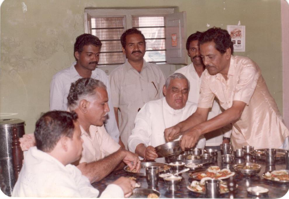 bs yediyurappa with atal bihari vajpayee