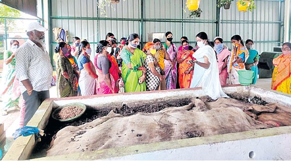 siddipet swach badi special classes, composting from garbage