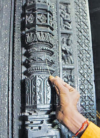 Ramappa Temple pillar that has its intrcate carvings