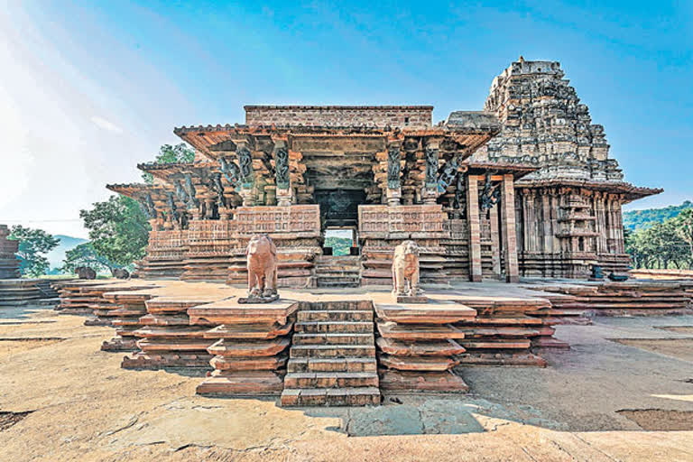 Front view of the famed Ramappa temple