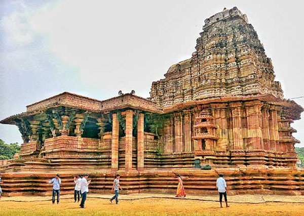 Ramappa Temple side view showing intricate sandstone pillars