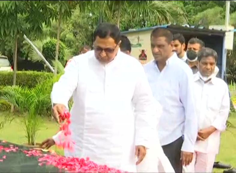 tributes to jaipal reddy, revanth reddy