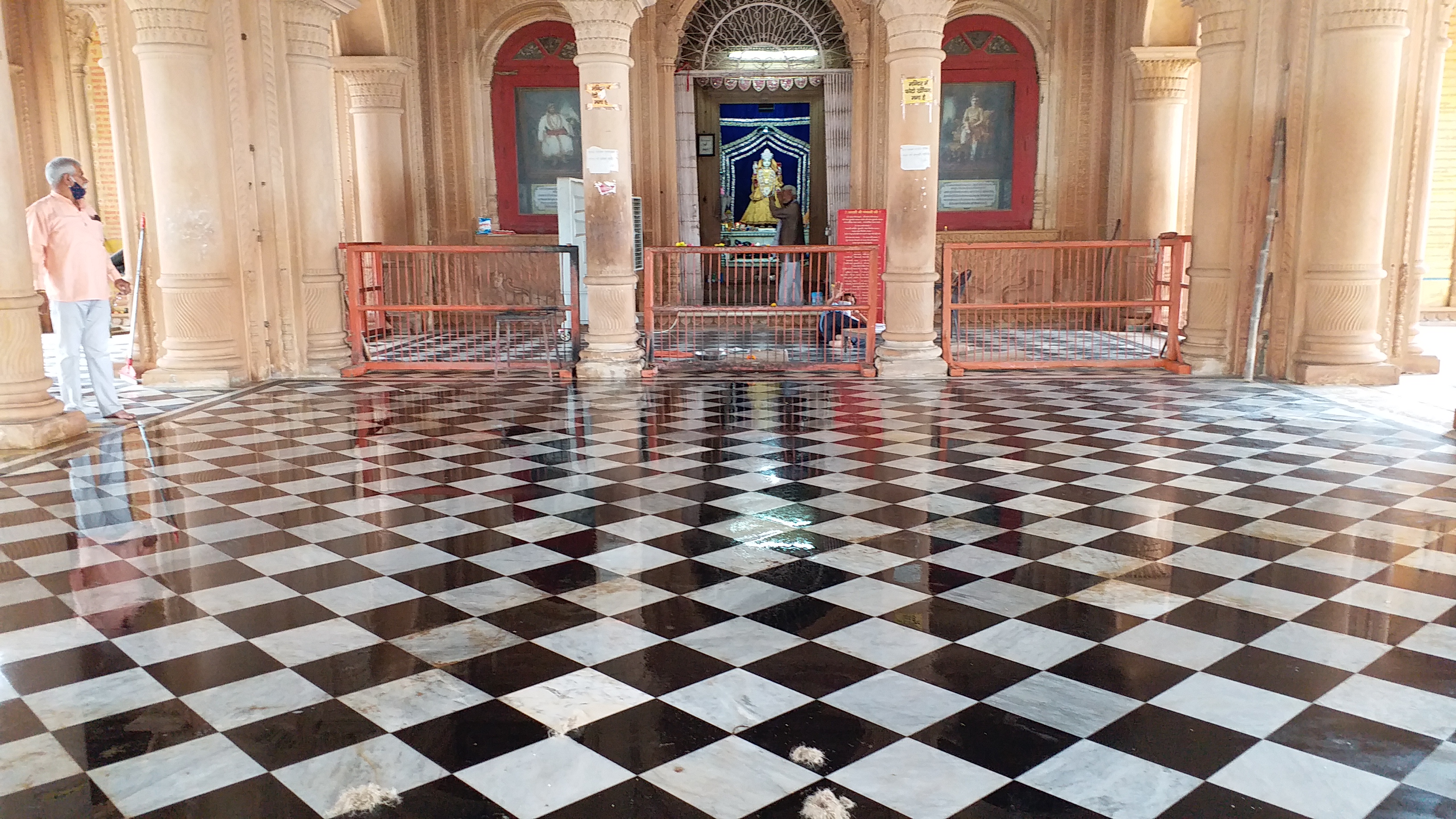 गंगा मंदिर की टपकती छत, The leaking roof of Ganga Mandir