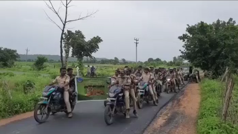 పులుల రక్షిత ప్రాంతాల్లో అవగాహన కార్యక్రమాలు