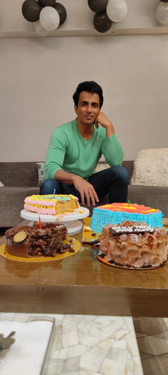 sonu sood birthday celebration  sonu sood latest news  sonu sood 48 birthday celebration  sonu sood latest news  സോനു സൂദ്  സോനു സൂദ് വാര്‍ത്ത  സോനു സൂദ് പിറന്നാള്‍ വാര്‍ത്ത  സോനു സൂദ് 48ാം പിറന്നാള്‍  സോനു സൂദ് പിറന്നാള്‍ ആഘോഷം വാര്‍ത്ത  നടന്‍ സോനു സൂദ് പിറന്നാള്‍  സോനു സൂദ് ജന്മദിനം വാര്‍ത്ത  sonu sood birthday news