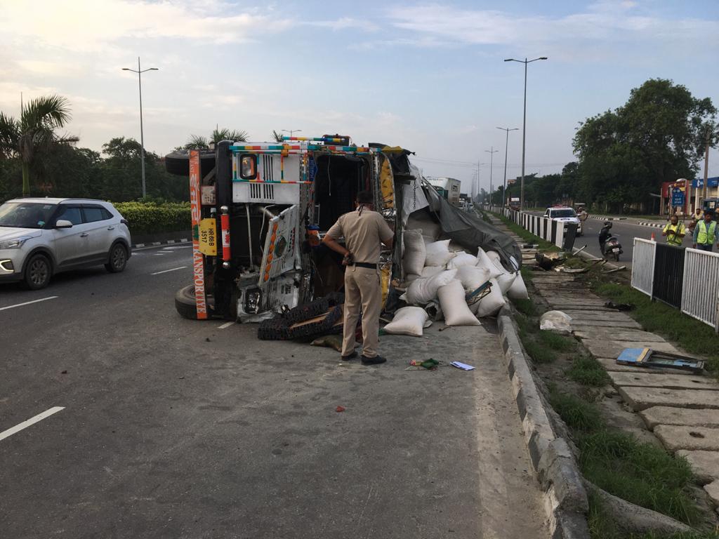 ROAD ACCIDENT: ਬੱਸ ਅਤੇ ਟਰੱਕ ਦੀ ਆਪਸ ’ਚ ਭਿਆਨਕ ਟੱਕਰ, 3 ਦੀ ਮੌਤ, 25 ਜ਼ਖਮੀ