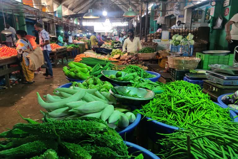 பொதுமக்கள் அதிகம் கூடும் அங்காடிகள்