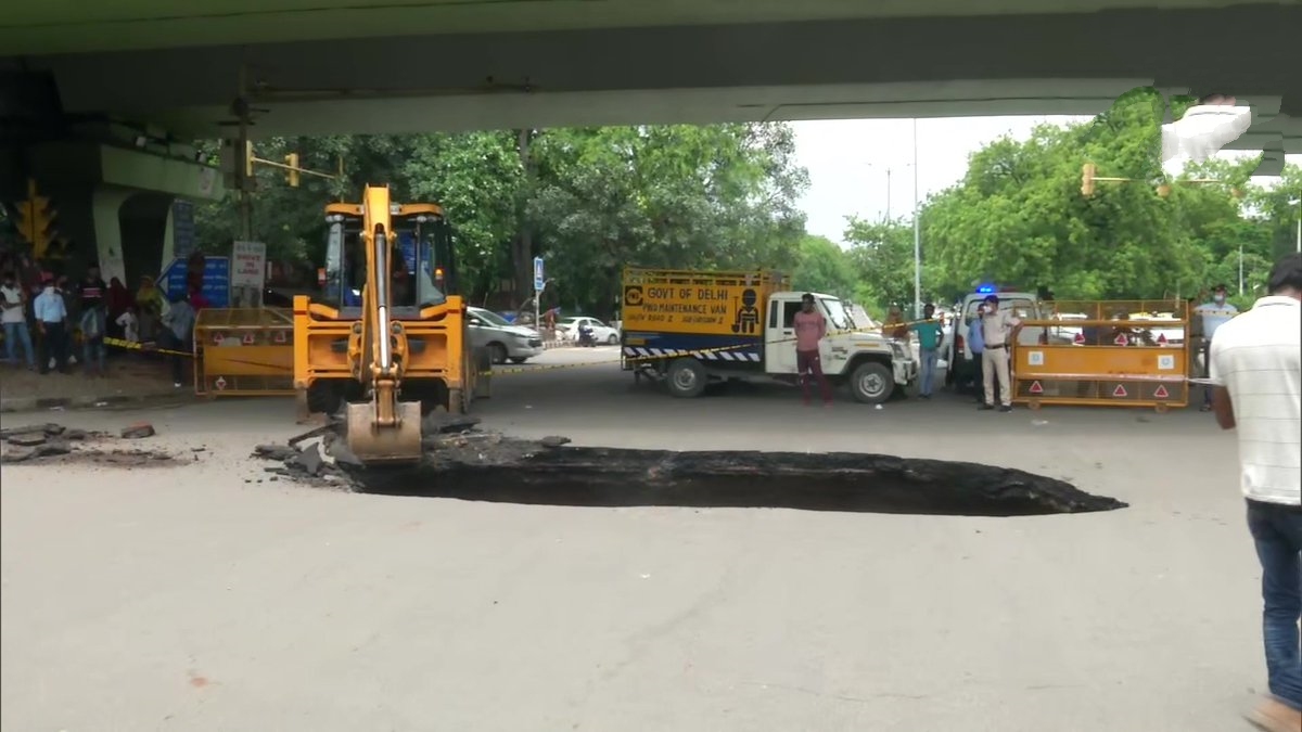 pit in road  iit flyover  delhi