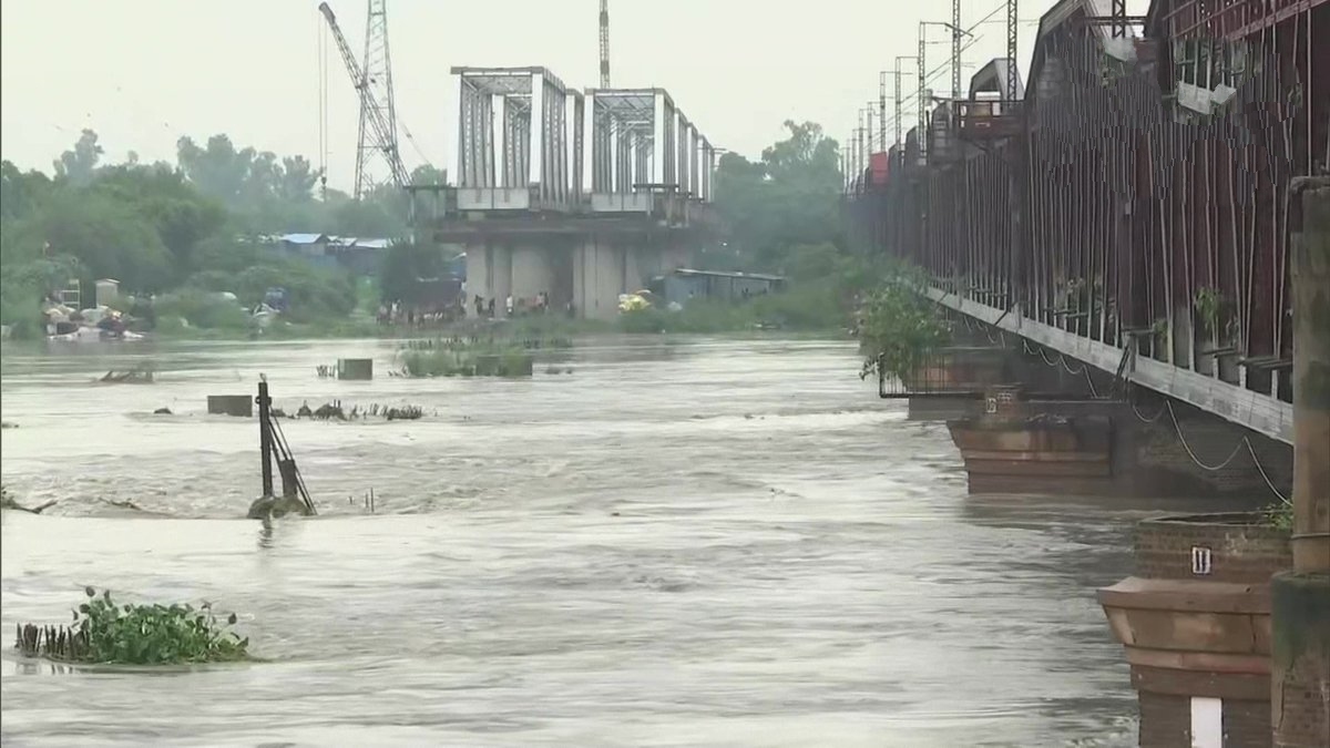 Rains lash Delhi