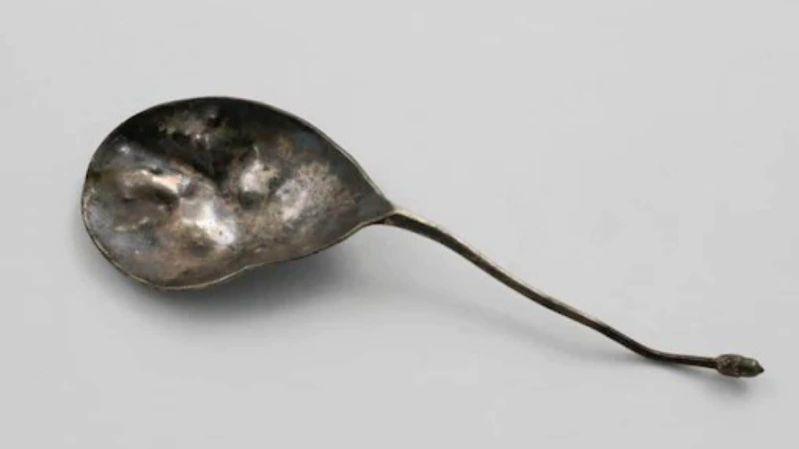 90-paisa-spoon-sold-for-2-lakhs