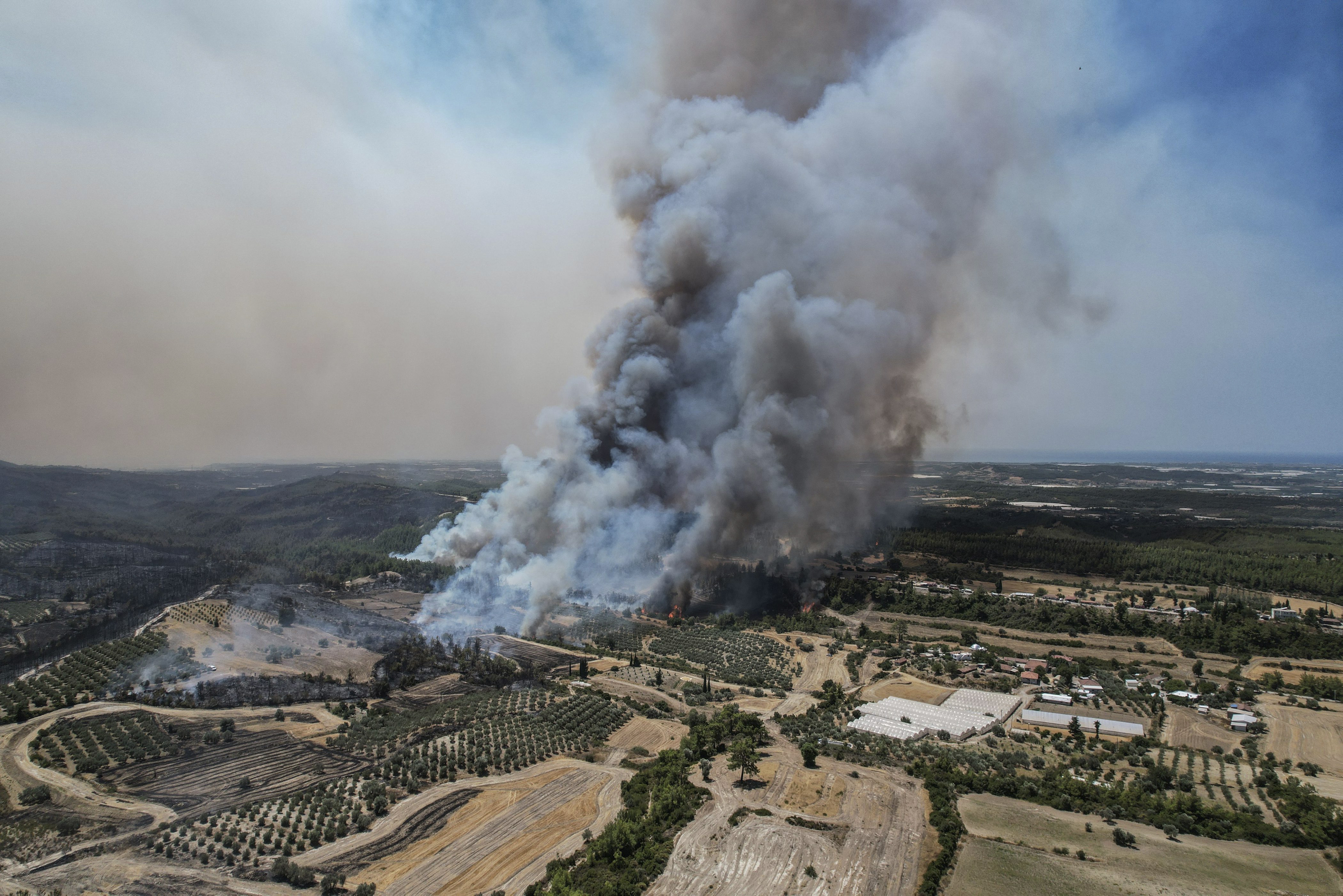 Turkey battles wildfires