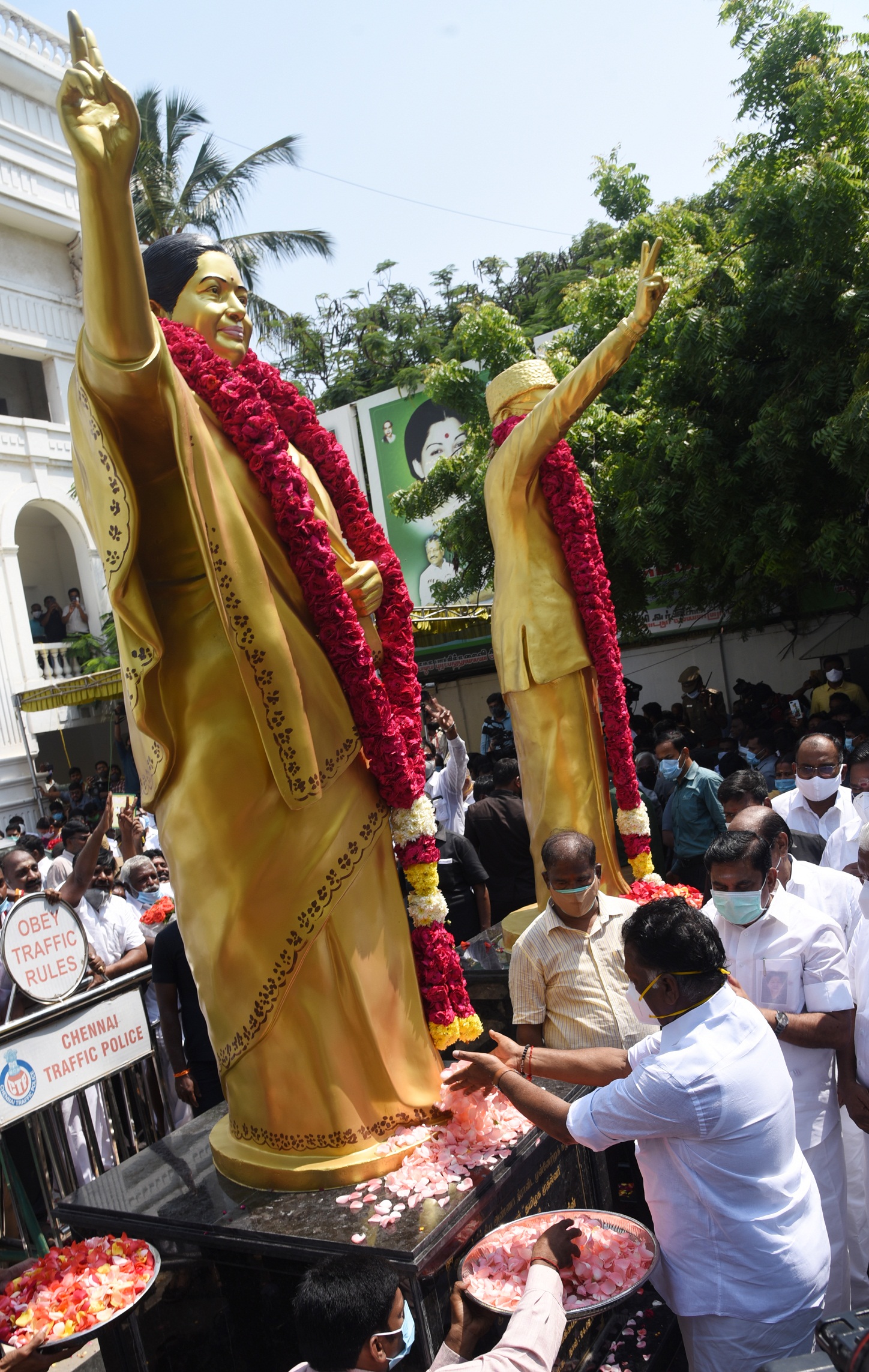 தீவிரம் காட்டும் அதிமுக