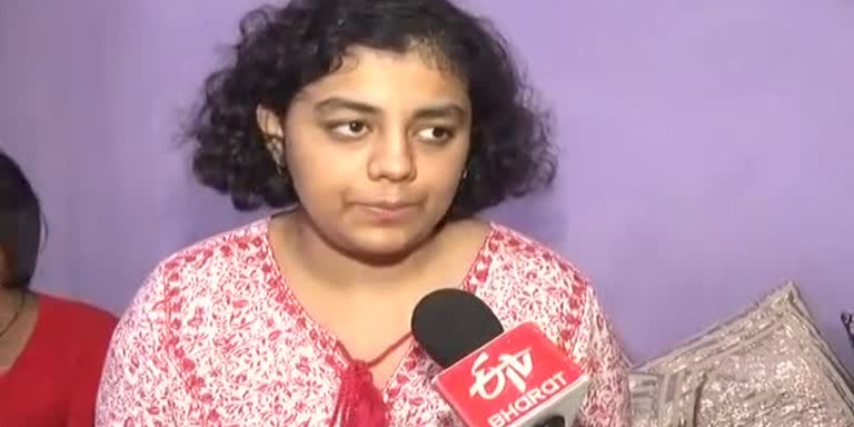 vanisha-pathak-whose-parents-died-in-covid-scored-99-dot-8-percent-marks-in-cbse-10th-exam-in-bhopal