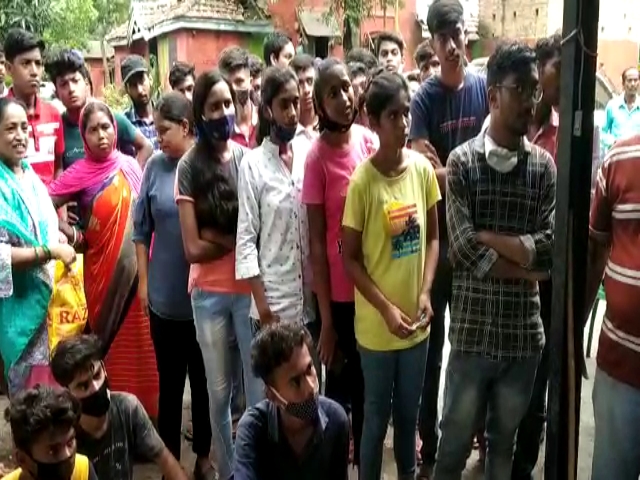 students in dhanbad jammed rob due to less marks in exam