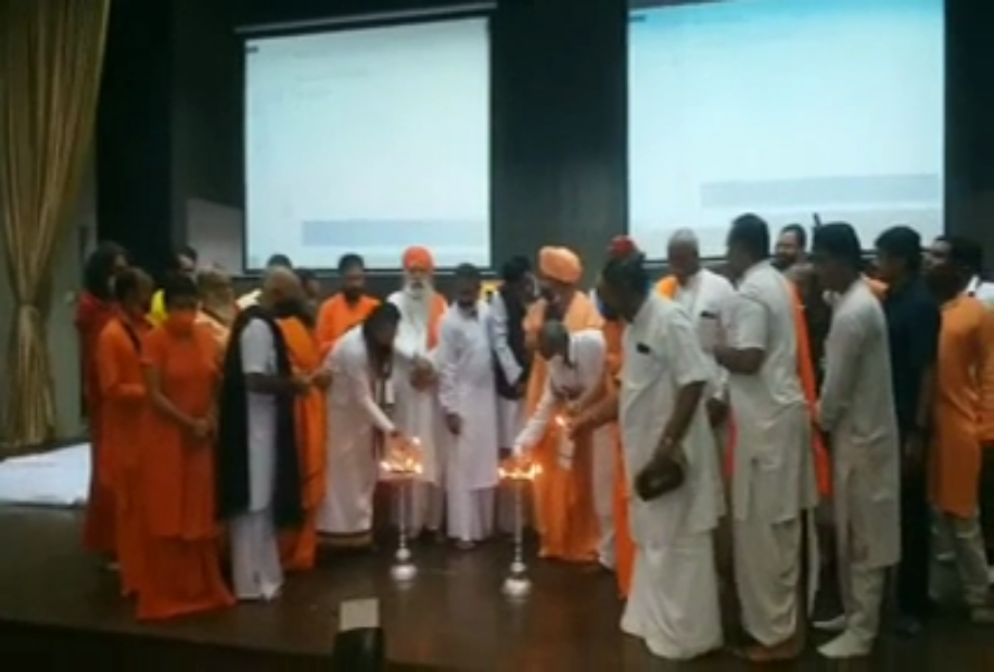 ધર્મસત્તા સ્થાપવા 2022ની ચૂંટણી પહેલા ગુજરાતમાં સંત સંમેલન