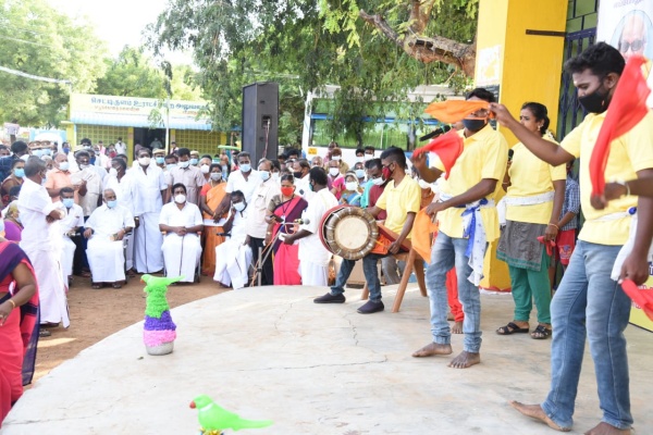 கரோனா விழிப்புணர்வு கலை நிகழ்ச்சியை பார்வையிட்ட பத்திரப்பதிவுத் துறை அமைச்சர் மூர்த்தி