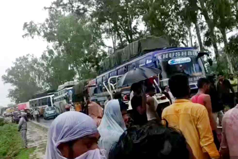 Highway jammed after bus and truck collision