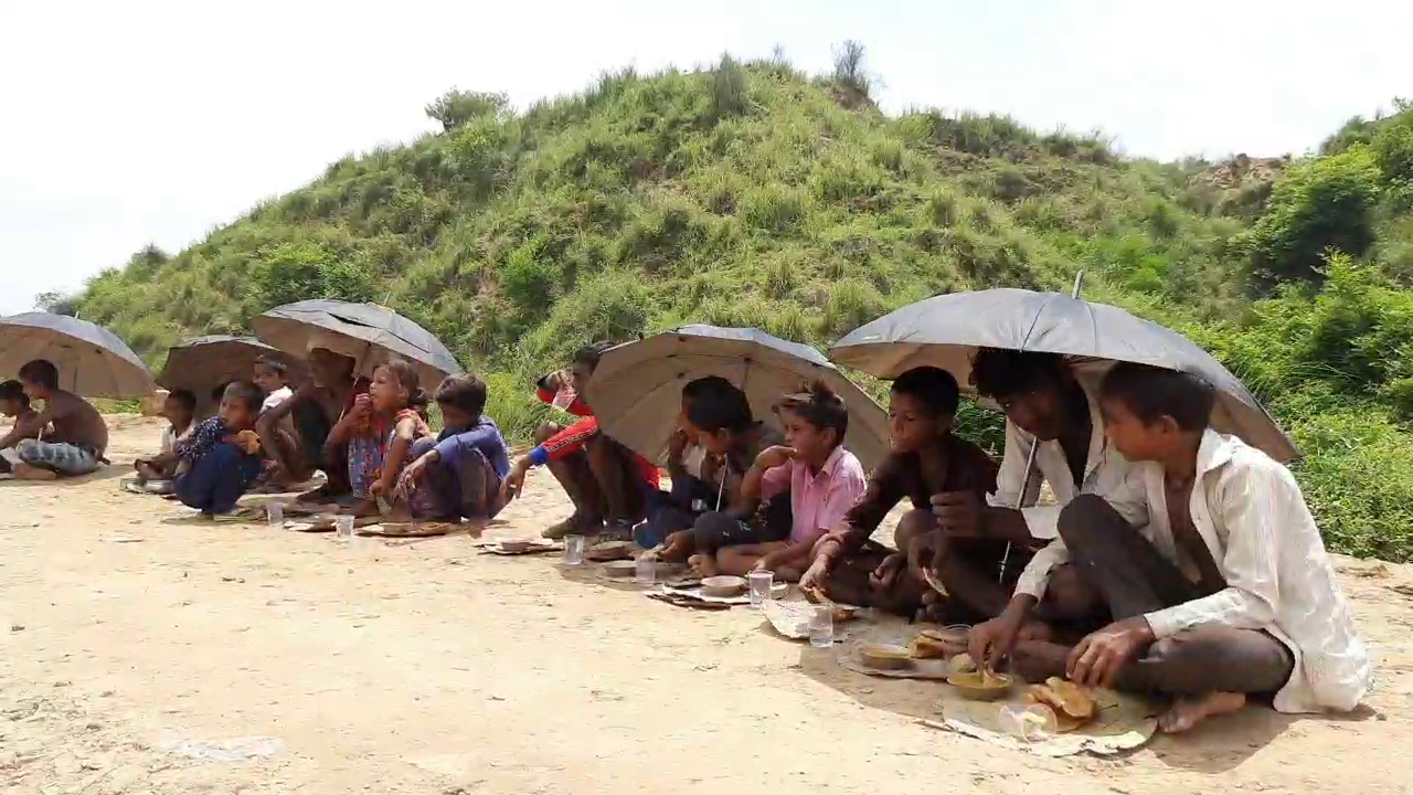 Villagers eating food below the value