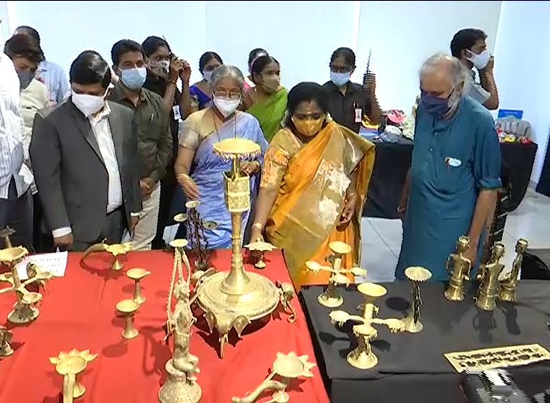 Tamilisai Soundararajan, tribals exhibition in art gallery