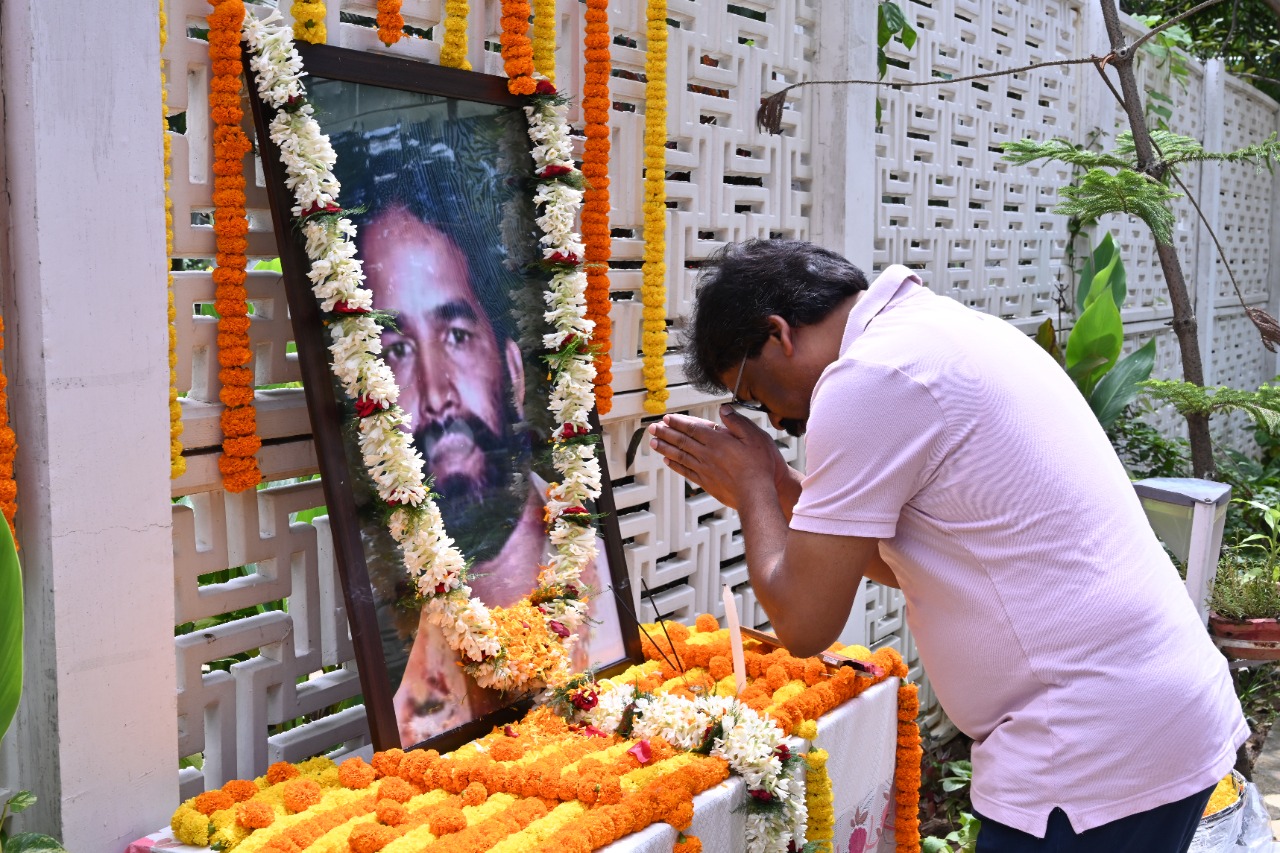 cm hemant soren and banna gupta paid tribute to martyr nirmal mahto in jharkhand