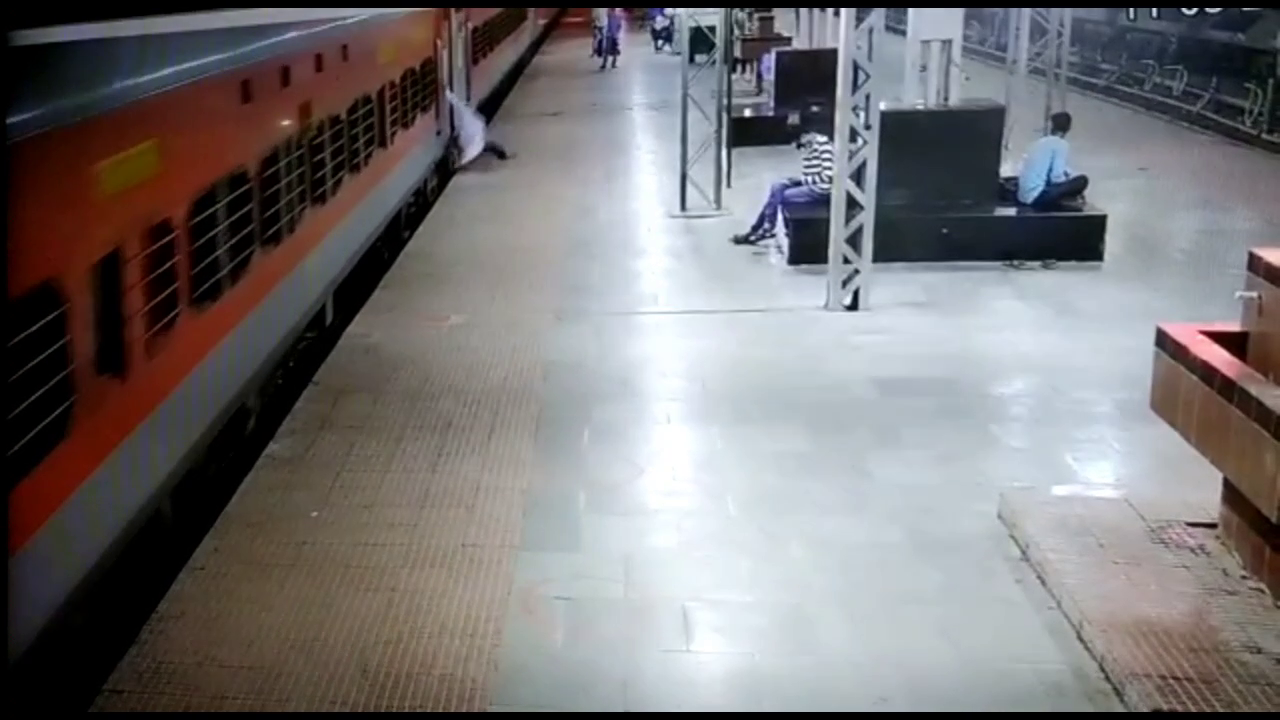 LIVE accident at ranchi railway station