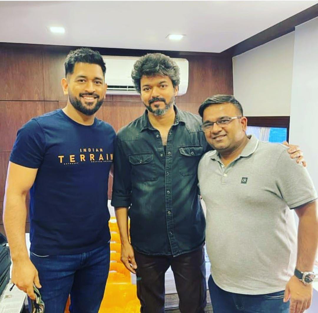 VIJAY, DHONI, விஜய், தோனி, விஜய் தோனி சந்திப்பு, சென்னையில் விஜய் தோனி, விஜய் தோனி சந்தித்த காரணம், VIJAY DHONI NEW IAMGE, VIJAY DHONI MEETING IN CHENNAI