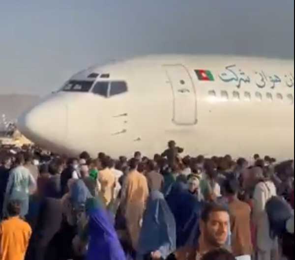 chaotic scenes at the Kabul airport