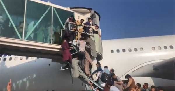 chaotic scenes at the Kabul airport