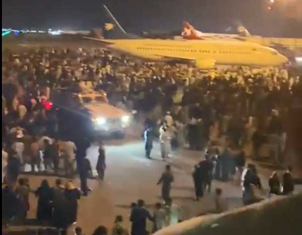 chaotic scenes at the Kabul airport