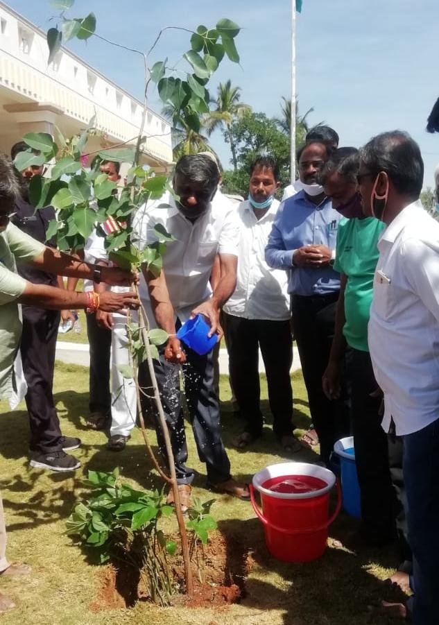 முன்னாள் அமைச்சர் கே.சி வீரமணி மீது சொத்து குவிப்பு புகார்