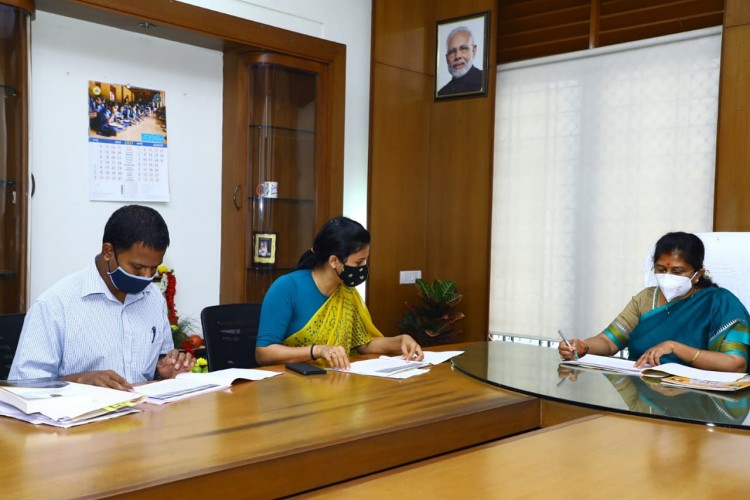 meeting by Minister Sasikala Jolle