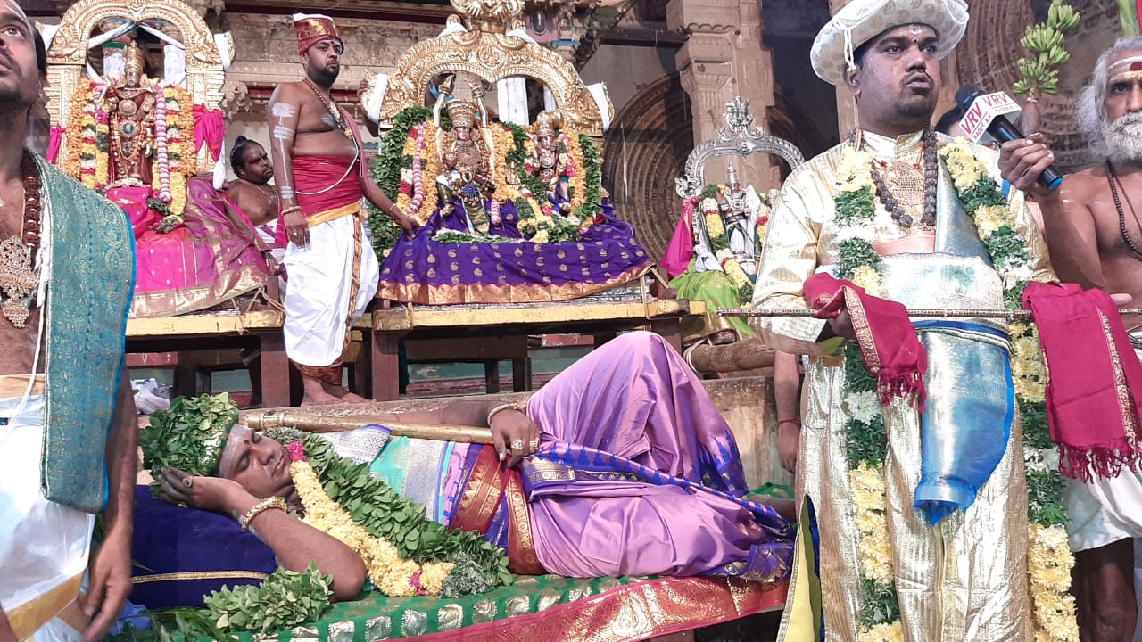 பிட்டுக்கு மண் சுமந்த வரலாறு, மதுரை மீனாட்சியம்மன், madurai meenakshi temple, madurai, Puttukku Mansumantha Leela Festival