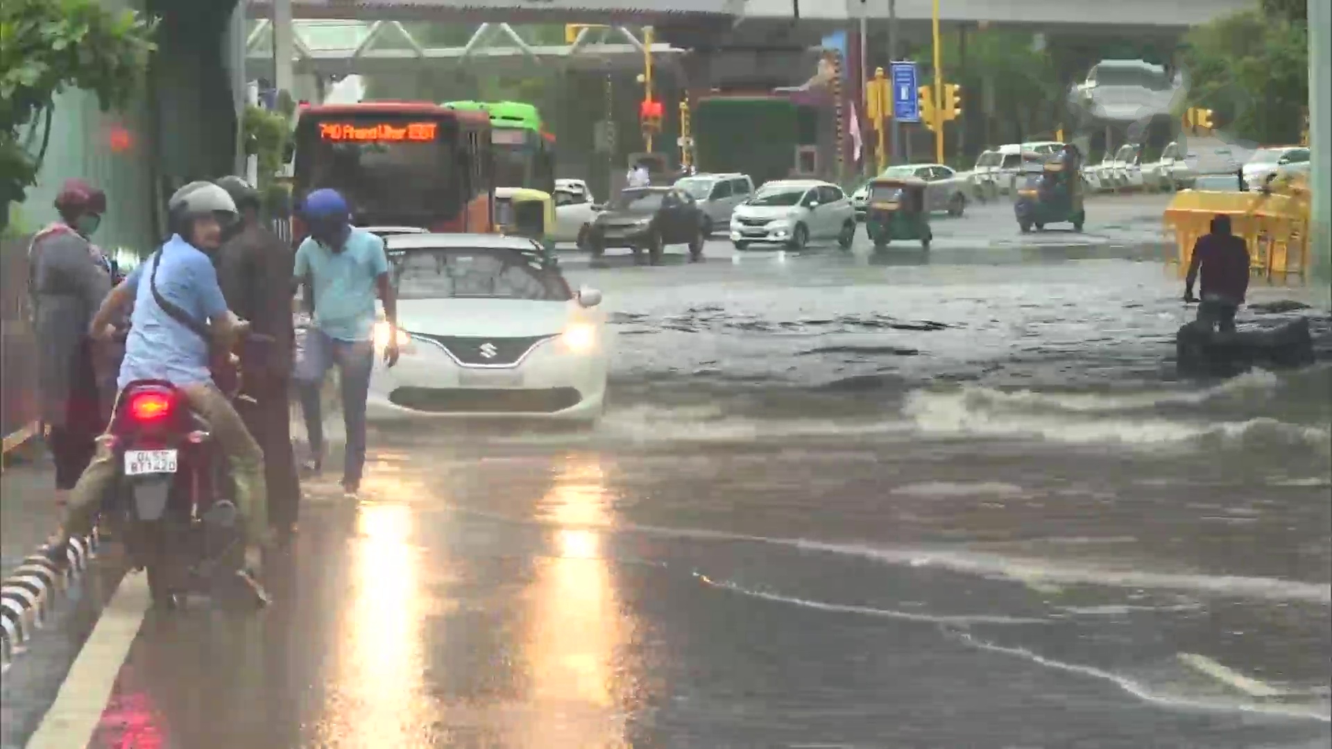 heavy rainfall in delhi