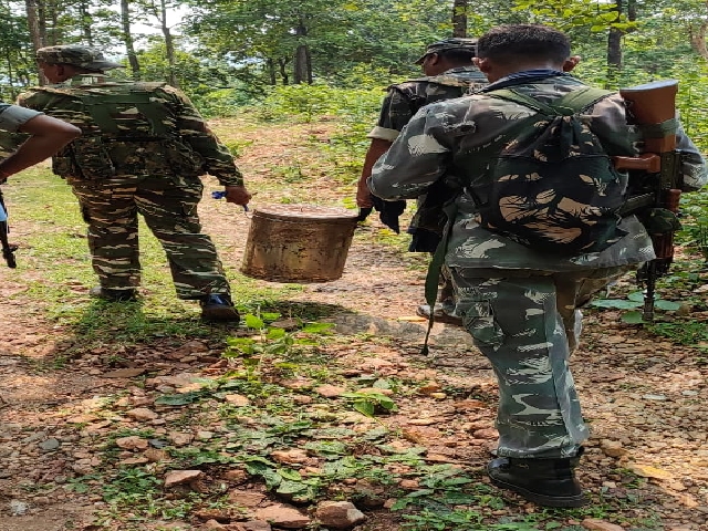 many-items-of-naxalites-recovered-in-police-search-operation-in-jamshedpur