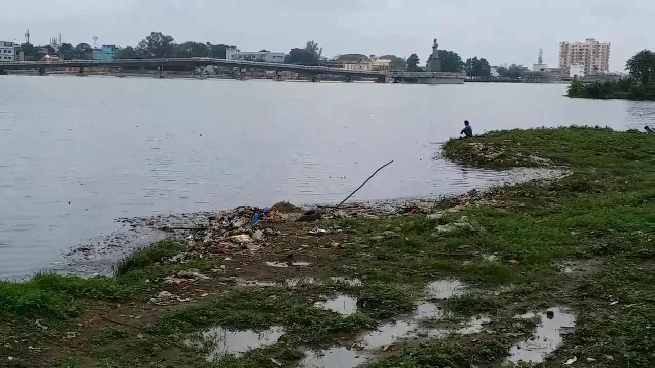 ranchi-bada-talab-now-became-pond-of-dirty-water