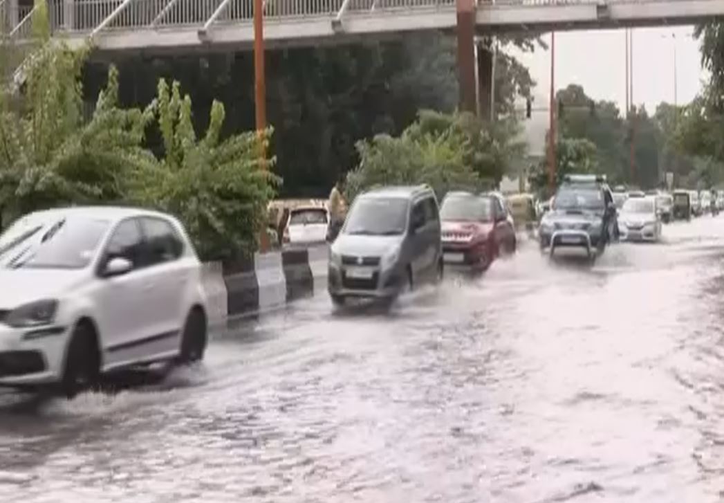 heavy rain in Delhi