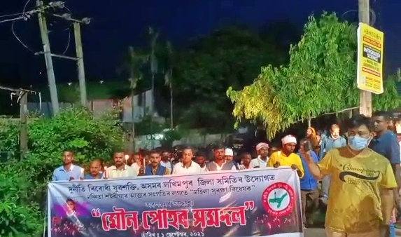 candle-rally-for-demand-of-women-protection-bill-in-lakhimpur