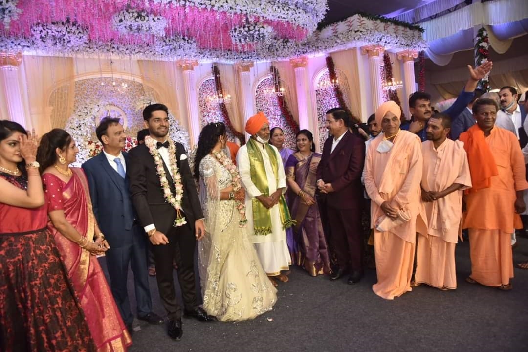 union-minister-amit-shah-attended-pralhad-joshi-daughter-marriage