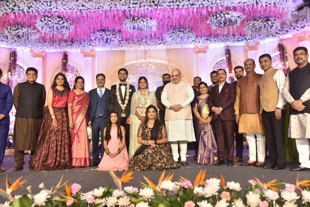 union-minister-amit-shah-attended-pralhad-joshi-daughter-marriage