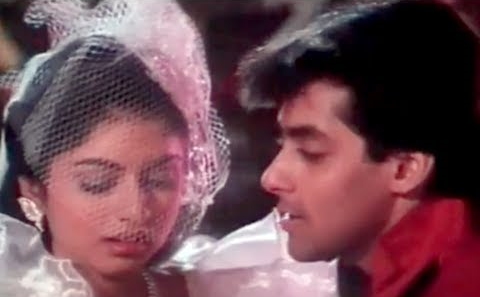 Maine pyar kiya kissing scene